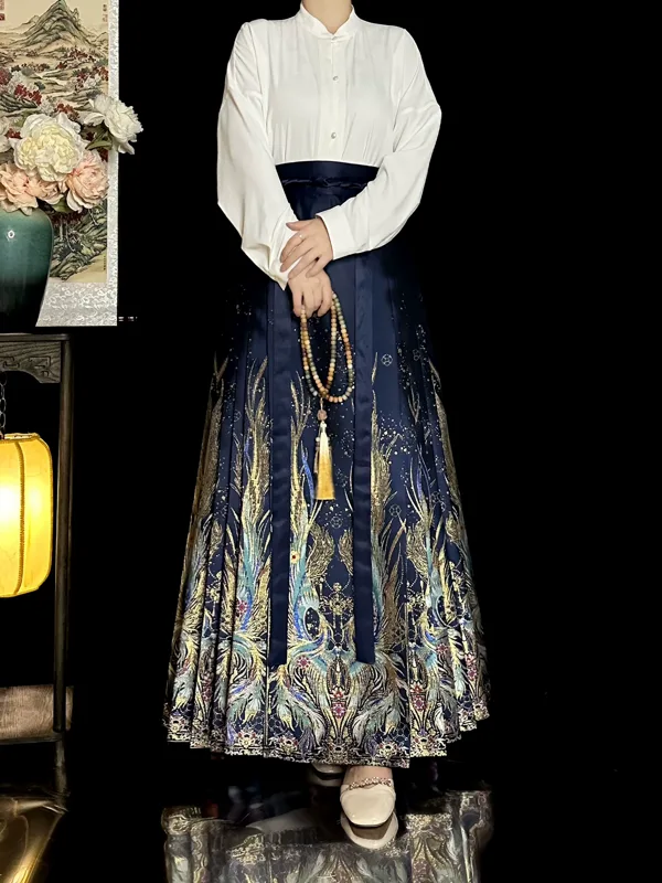 “Feng Ming” woven-gold mamianqun – hanfu from Hua Luo Chen