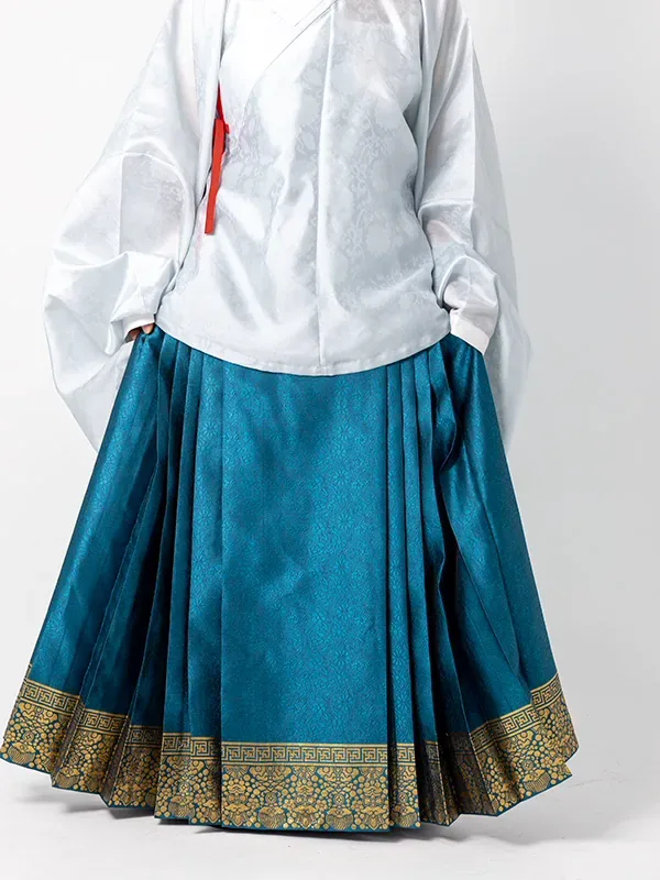 “Ying Luo” satin woven-gold mamianqun (4.5 m hem) – hanfu from Nan Shan Ji