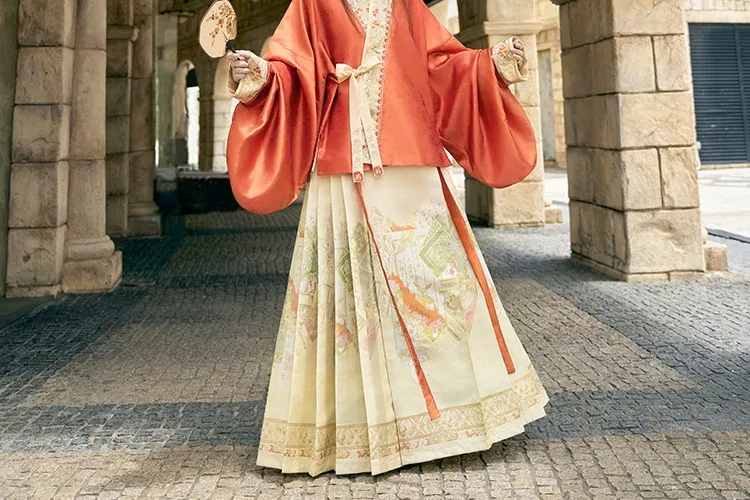 “Wu Jin Zang” everyday mamianqun – hanfu from Shisanyu (official flagship store)