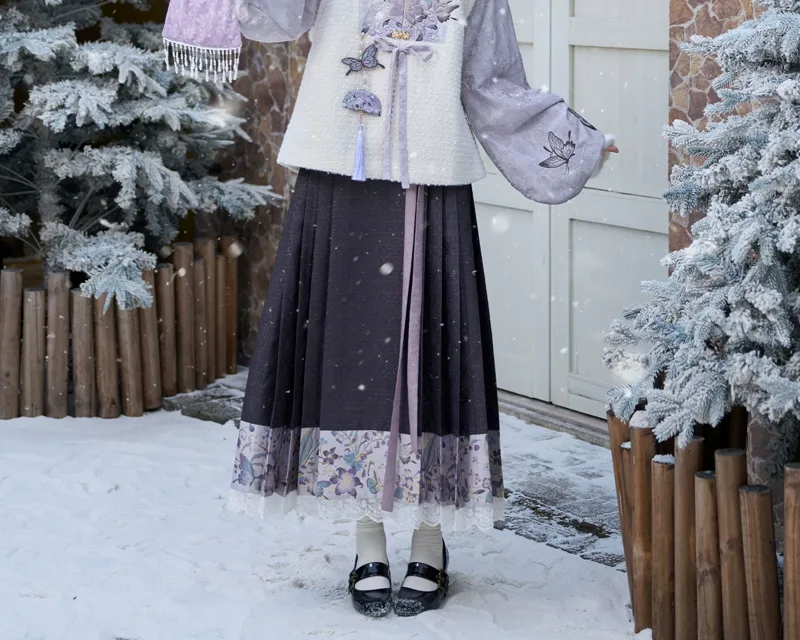 “Yu Xian Die” fleece-lined jacket + mamianqun – hanfu from 小豆蔻儿 studio